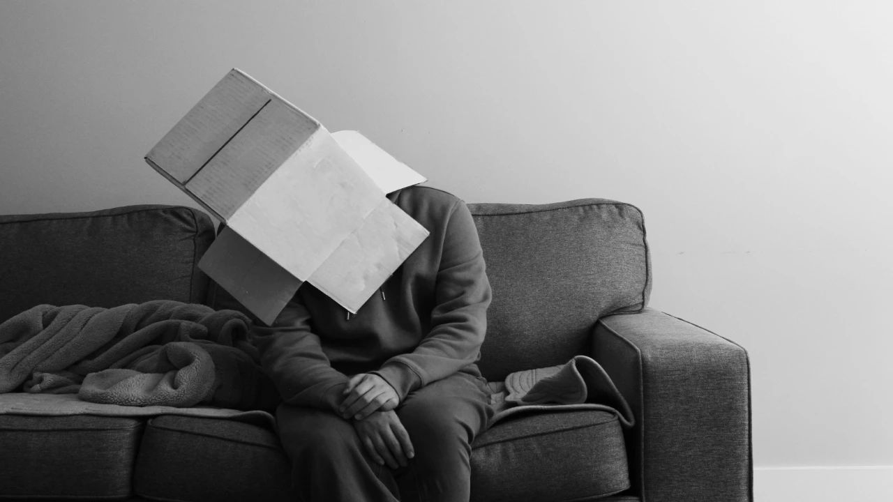 When Random Decisions Are Smarter Than Overthinking
