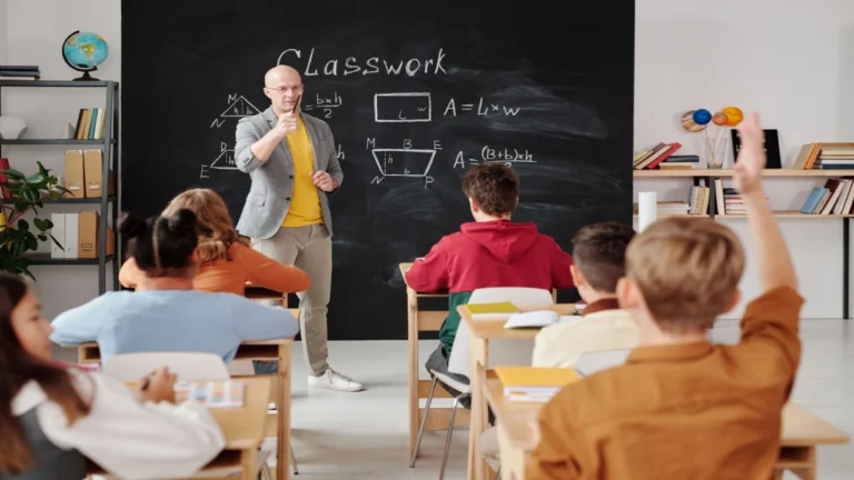 Teacher practicing cold calling in the classroom to ensure fair and equal student participation